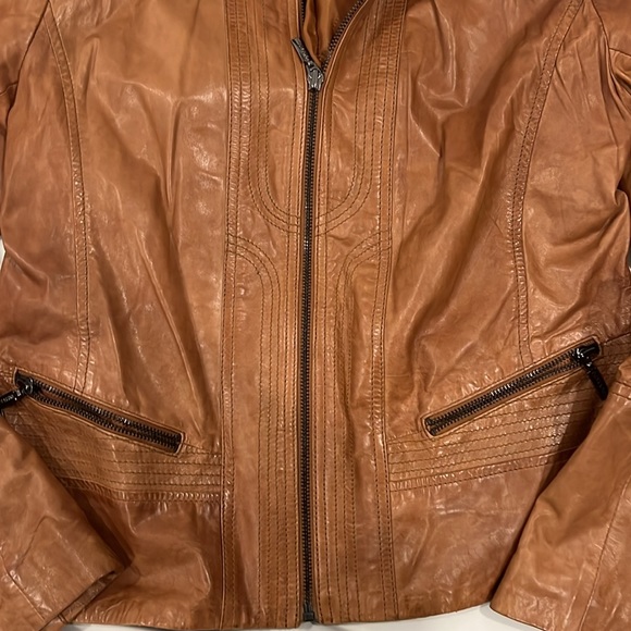 Bernardo real leather jacket…beautiful camel tan color. In mint condition! - Picture 3 of 4